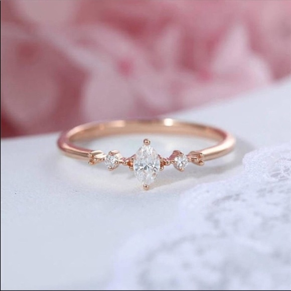 Gorgeous gold triple diamond ring - Picture 3 of 5